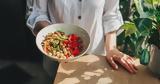 Νέα μελέτη αποκαλύπτει ότι η vegan διατροφή μπορεί να μειώσει τη βιολογική ηλικία,