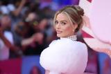 Margot Robbie, Αυτή, Barbie,Margot Robbie, afti, Barbie