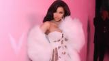 Cardi B, Έκανε…,Cardi B, ekane…