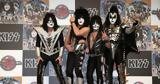 Gene Simmons, Kiss,12 000