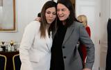 – Πέντε,– pente