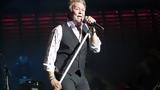 O Paul Young, Σαντορίνη,O Paul Young, santorini