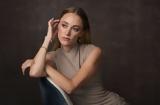 Μάικα Μονρόε, Reminders, Him,maika monroe, Reminders, Him