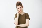 – Ισχυριζόταν,– ischyrizotan
