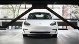 Tesla, Τραμπ,Tesla, trab