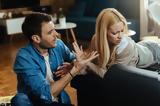 Οι 7 φράσεις που χρησιμοποιούν οι τοξικοί συγγενείς για να σας γεμίσουν ενοχές ή να σας ελέγξουν – Τι σημαίνουν πραγματικά,