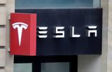 Μία, Tesla, 2025,mia, Tesla, 2025