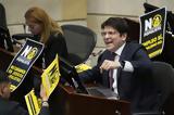 Κολομβία, Ένοπλη, Μιγκέλ Ουρίμπε – Κρίσιμη,kolomvia, enopli, migkel ouribe – krisimi