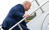 O Τραμπ, Μπάιντεν - Σκόνταψε, Air Force One VIDEO,O trab, bainten - skontapse, Air Force One VIDEO