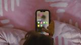 Είναι η απαγόρευση των social media στα παιδιά η λύση; Οι ειδικοί έχουν ενδοιασμούς,