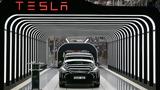 O Μασκ, Tesla,O mask, Tesla