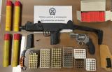 Τσάκωσαν, Αιγιαλεία, UZI,tsakosan, aigialeia, UZI