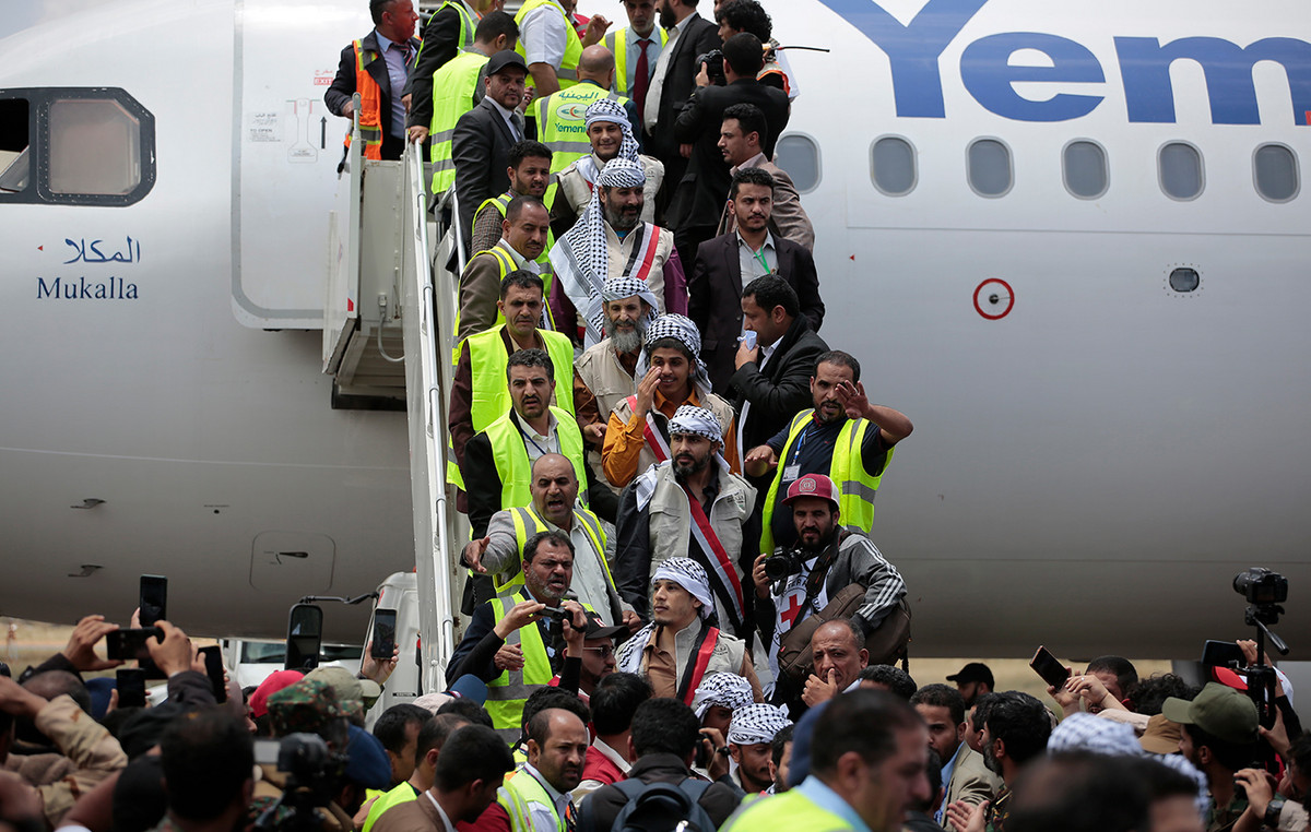 Houthis claim attacks on Riyadh airport and Aramco refinery